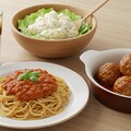 摩訶不思議食堂のポテトサラダと肉団子とトマトソースパスタのセット 2枚目