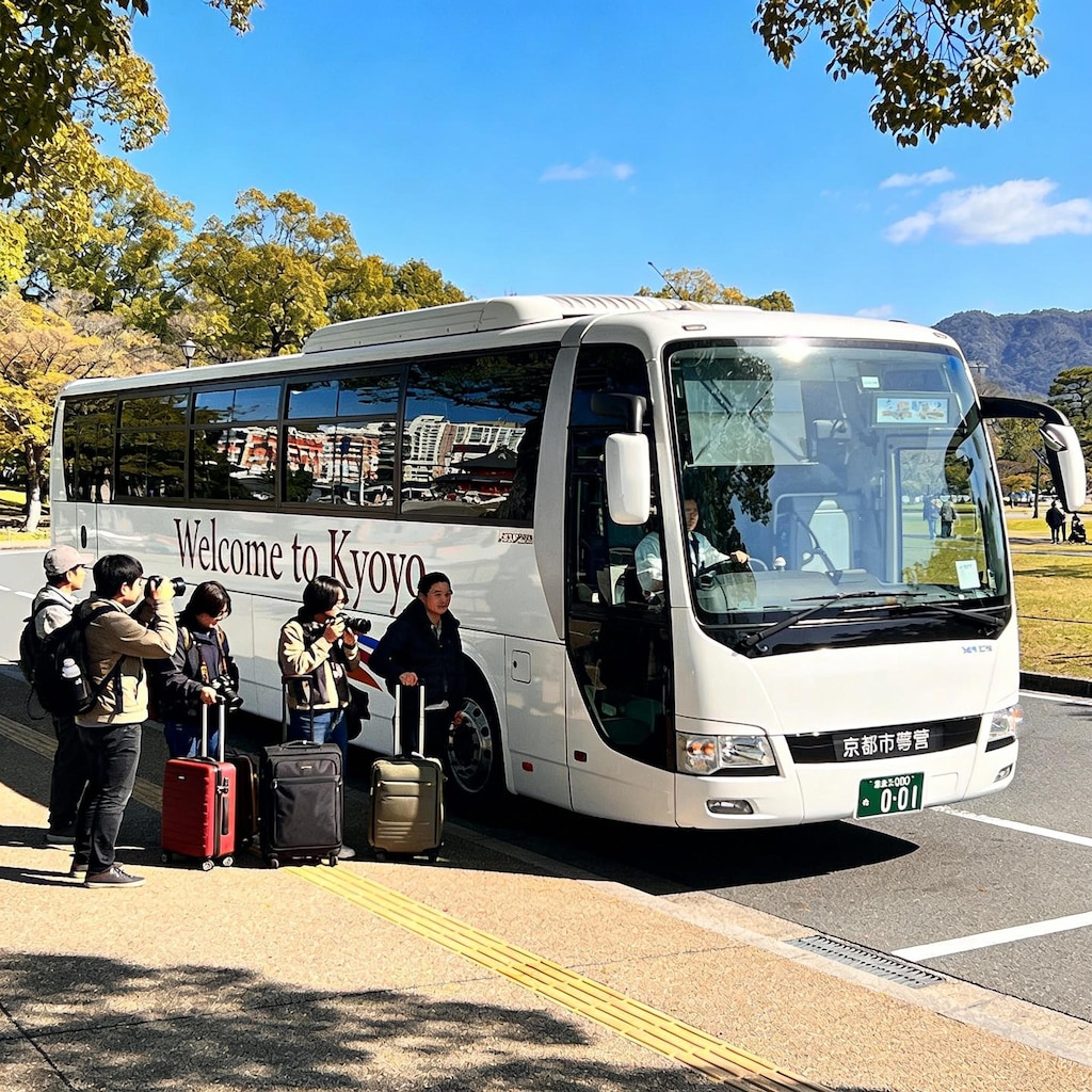 観光バスの日。