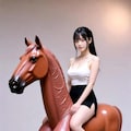 ポニーならぬペニーに乗る女子大生 2枚目