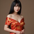 チャイナドレスを脱ぐ 2枚目