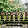雨の中の六地蔵 2枚目