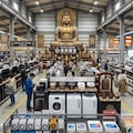 仏教的な大型家電量販店 3枚目
