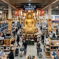 仏教的な大型家電量販店 2枚目