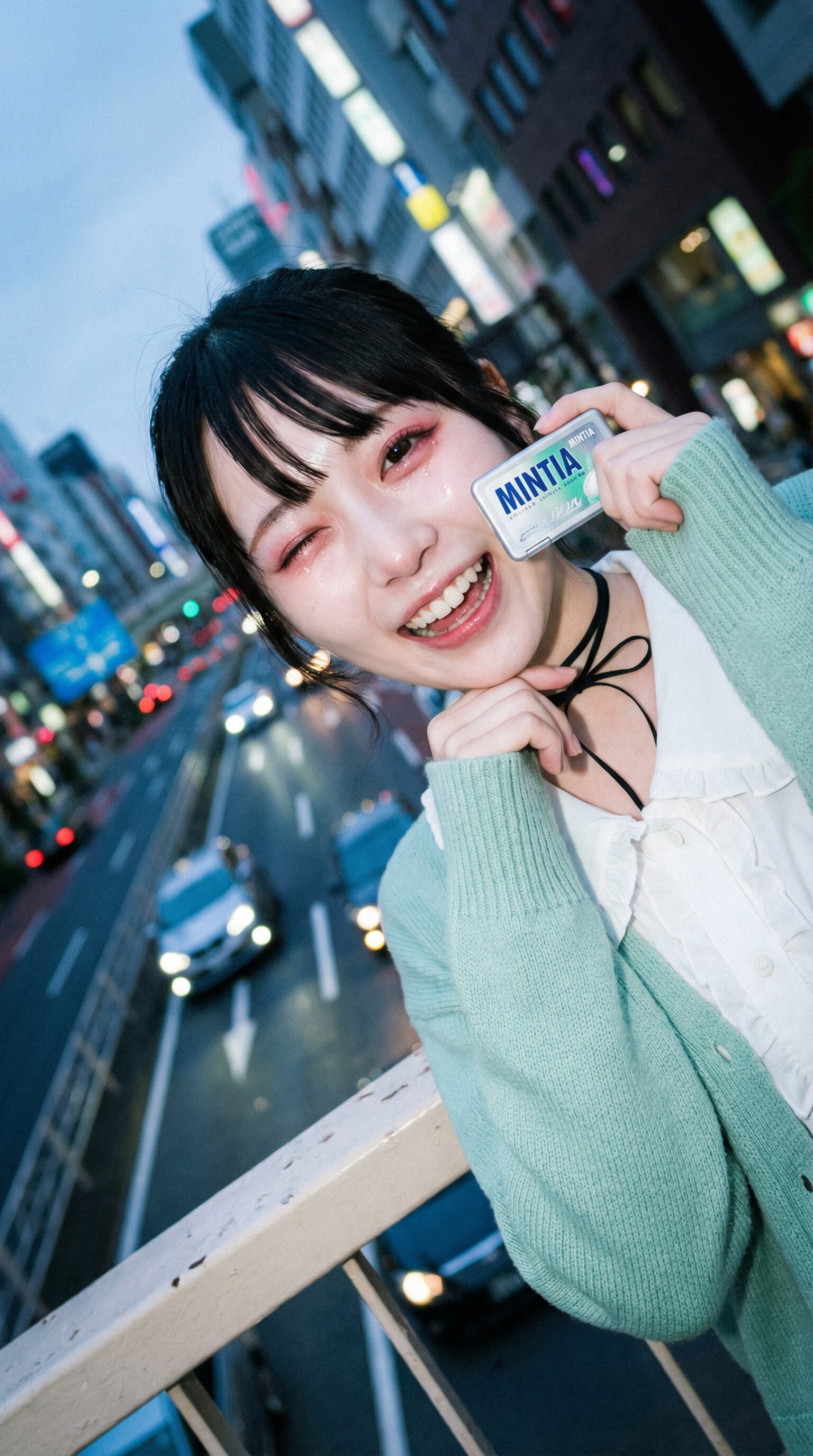 Mint Breeze in the Neon City | の人気AIイラスト・グラビア