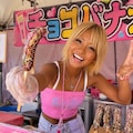 日焼けした金髪ギャルの夏祭り出店 5枚目