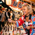 日焼けした金髪ギャルの夏祭り出店 6枚目