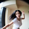 跳ねる 2枚目