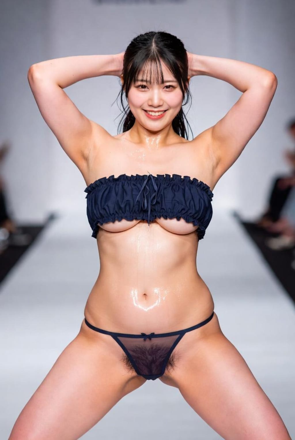 ファッションショー×チューブトップ