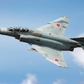 やっぱり版権物は怖いよね、さっき投稿したやつは無しで、F-1とF-4と震電です。震電以外はイラストとリアル風の二種類を生成しました。良かったら見て下さい❗️ 3枚目