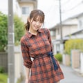 無防備なしゃがみポーズ…魅惑の絶対領域 3枚目