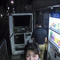 自動販売機 作業員が働いている隣で全裸露出② 11枚目