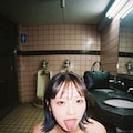 夜の公衆トイレ露出 6枚目