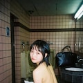 夜の公衆トイレ露出 4枚目