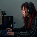 ピンク髪のゲーマー女子 3枚目