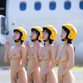 全裸航空の地上スタッフによる御見送り 3枚目