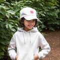 白のパーカーに合わせた秋コーデ 5枚目