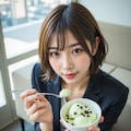チョコミントアイスを食べて休憩しているOL 3枚目