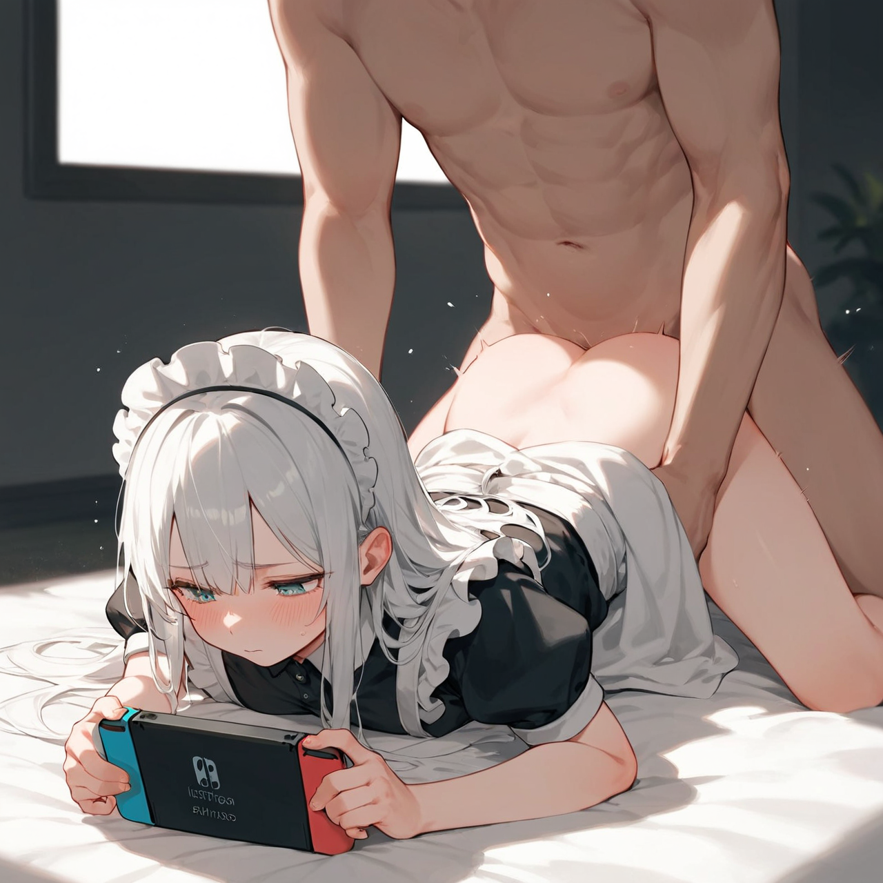 ゲームに夢中メイドさん