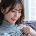 母乳を搾る女性のヌード 7枚目
