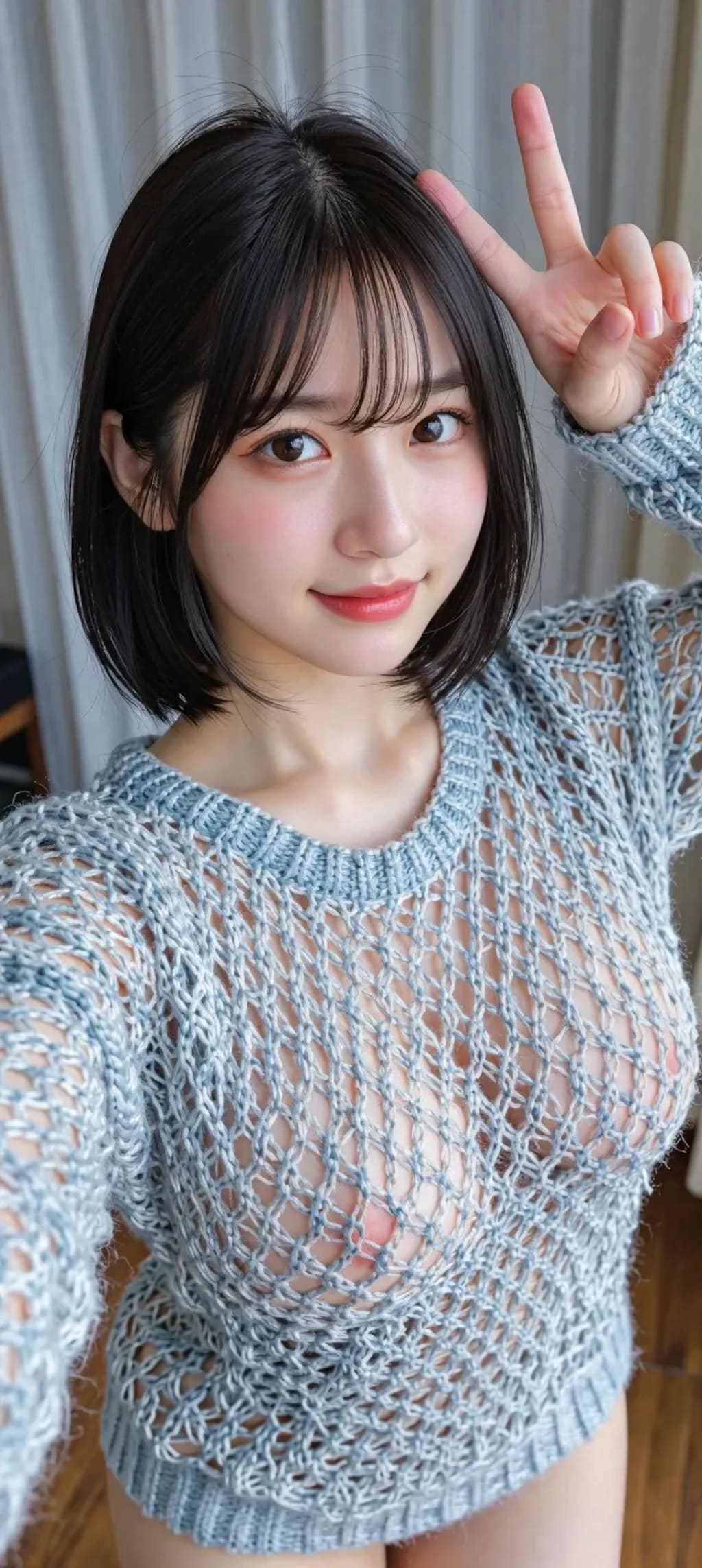 網目が大きなセーターを着た女の子のヌード