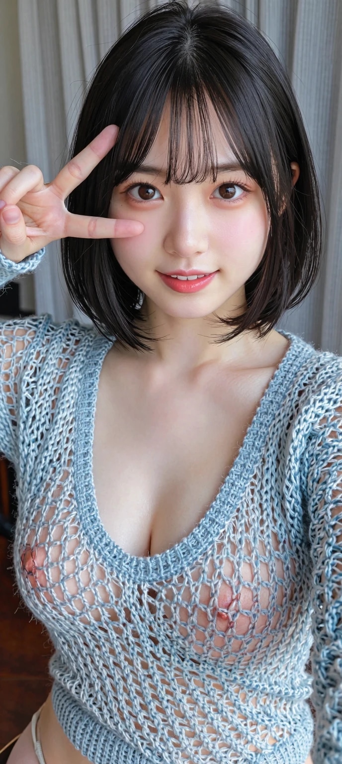 網目が大きなセーターを着た女の子のヌード