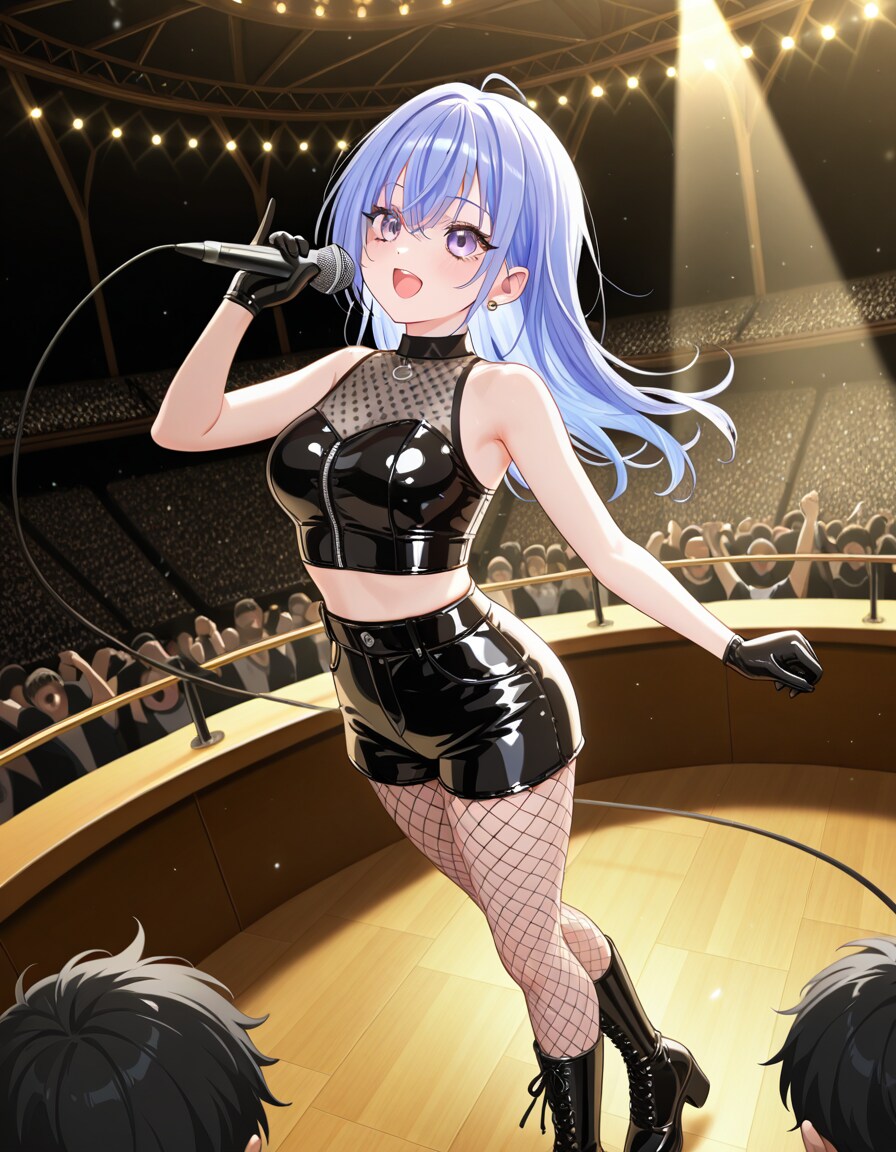 黒衣装の鈴木羽那さん