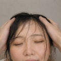 結婚式の控え室で咥えて 5枚目