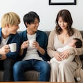 旦那が仕事中、子供預けてカレシと家のあちこちでキスする亜紀さん① 3枚目