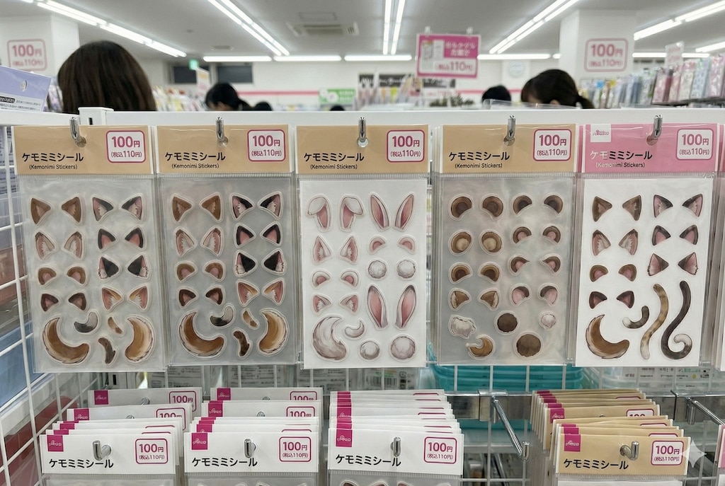 写真に貼るだけカンタン、ケモミミシール！