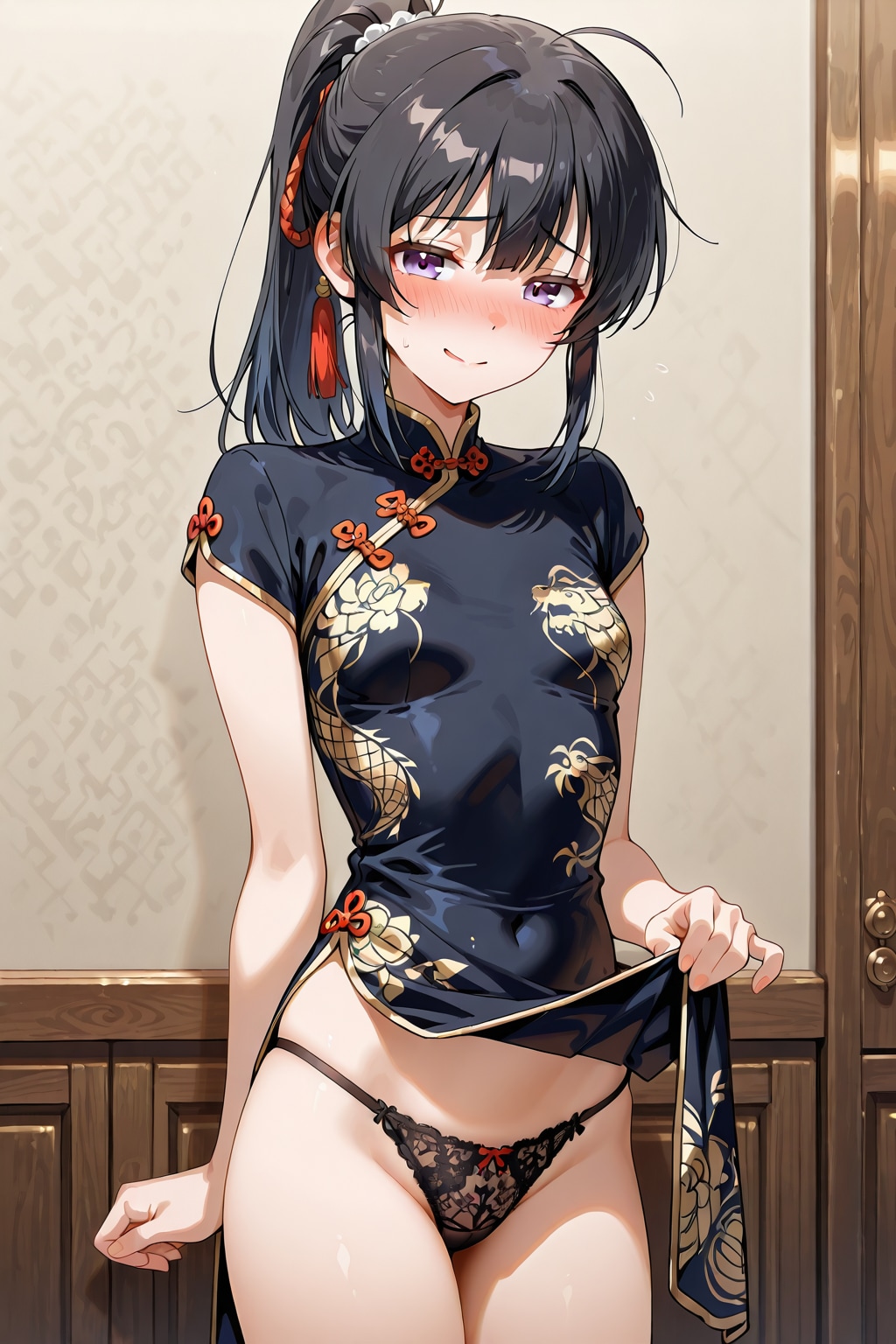 チャイナドレスの下は…