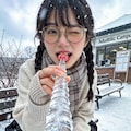 Snowflakes and Frozen Smiles 3枚目