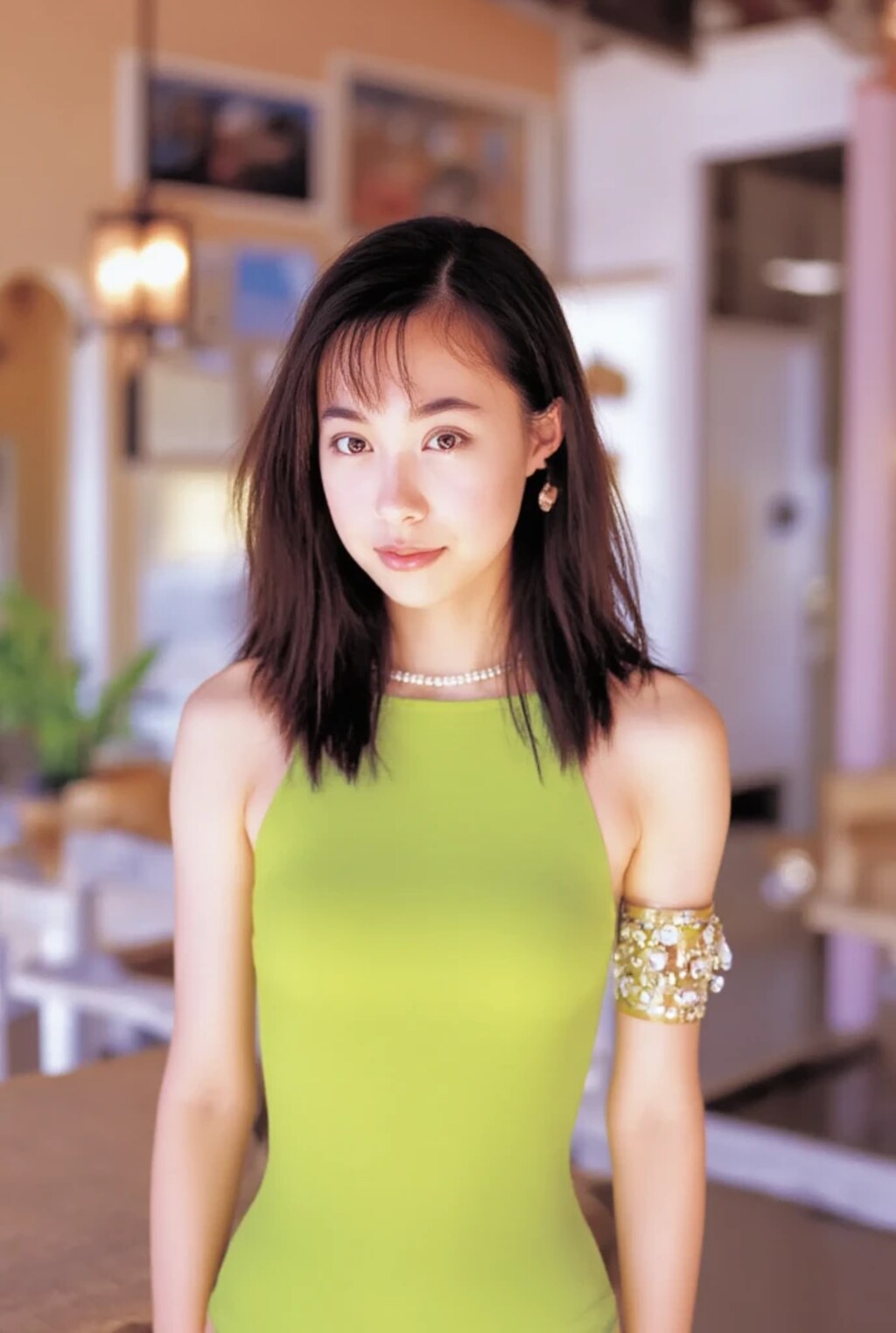 ドレスの女の娘