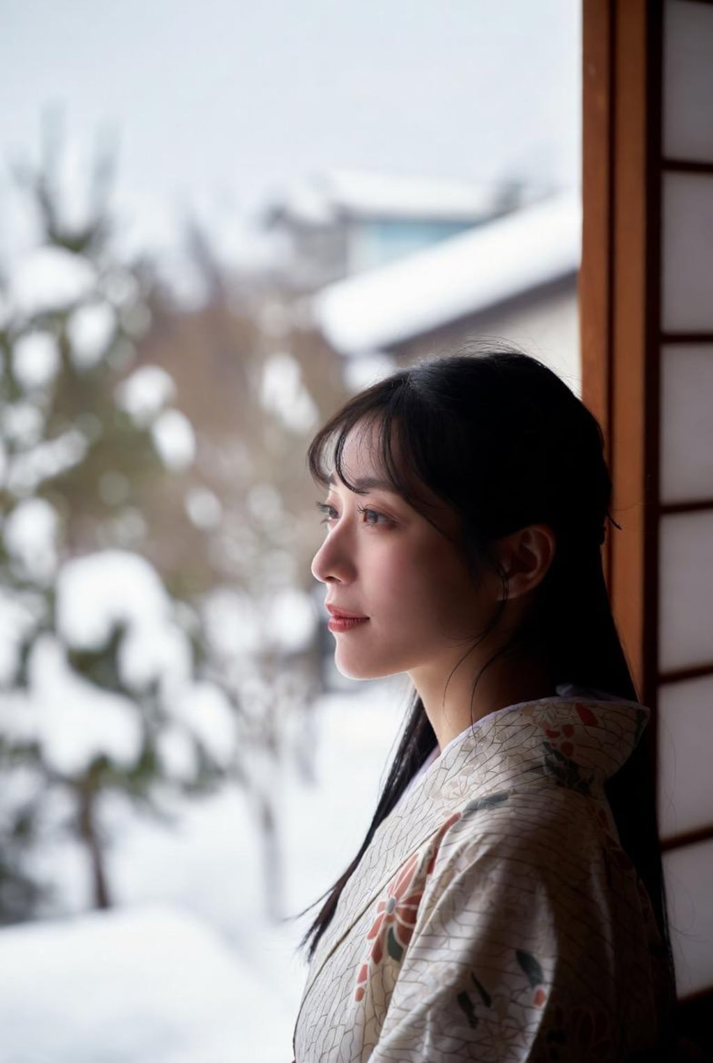 雪景色を眺める女の子