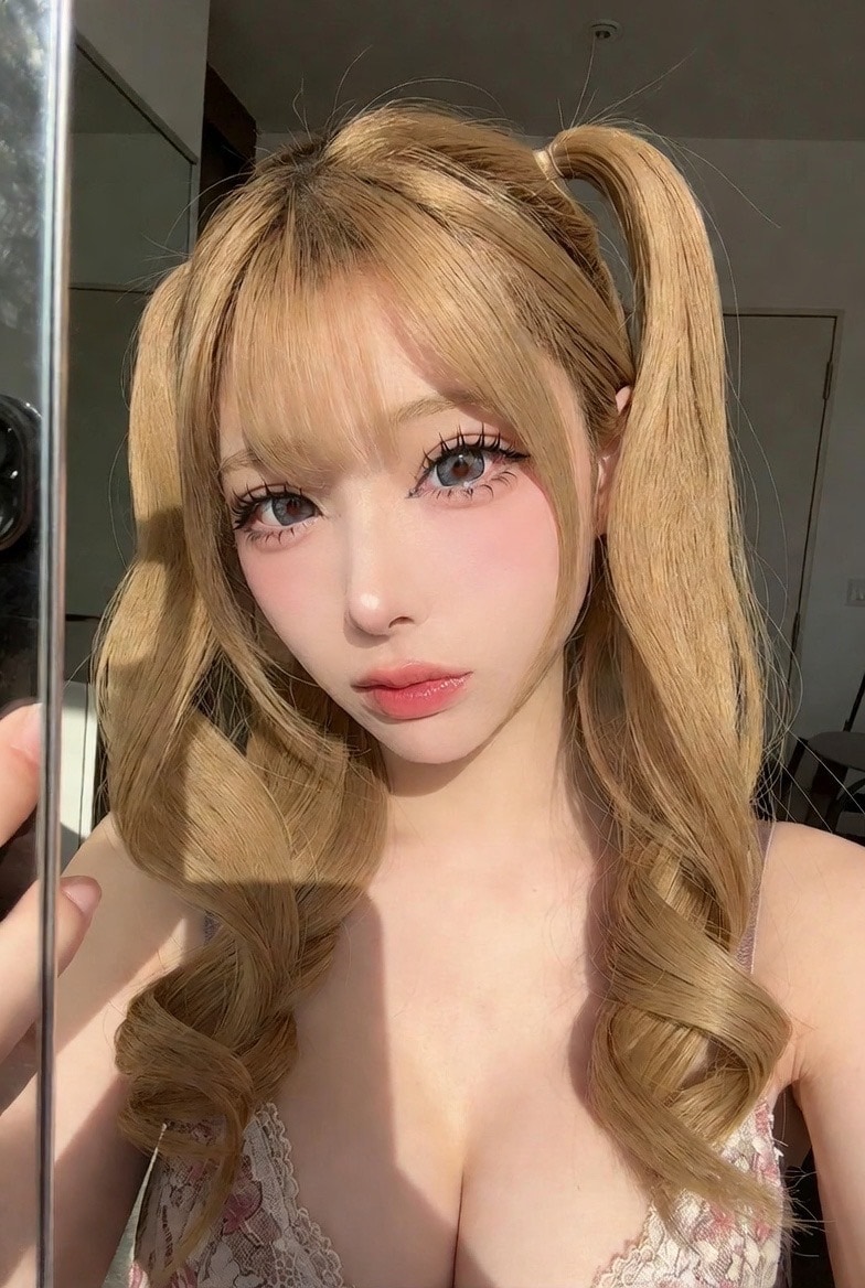 金髪ツインテールギャル