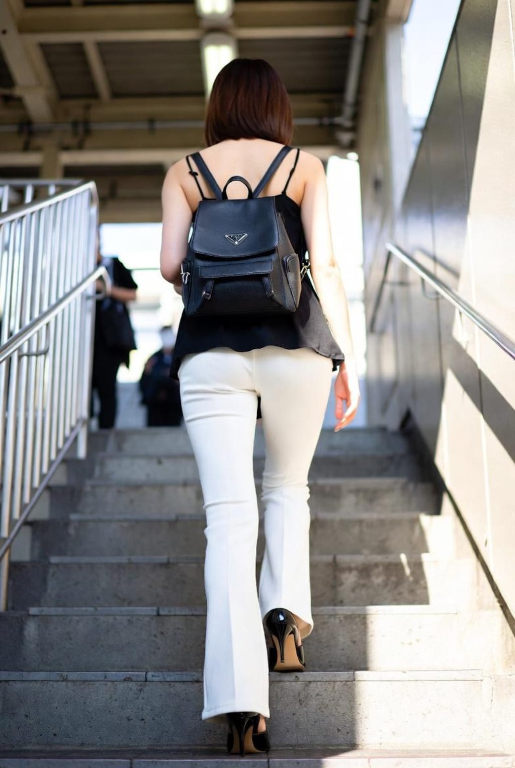パンツスタイルのOLさん