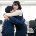 スキンシップを大事にする職場の同期・後輩 11枚目