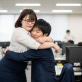 スキンシップを大事にする職場の同期・後輩 7枚目