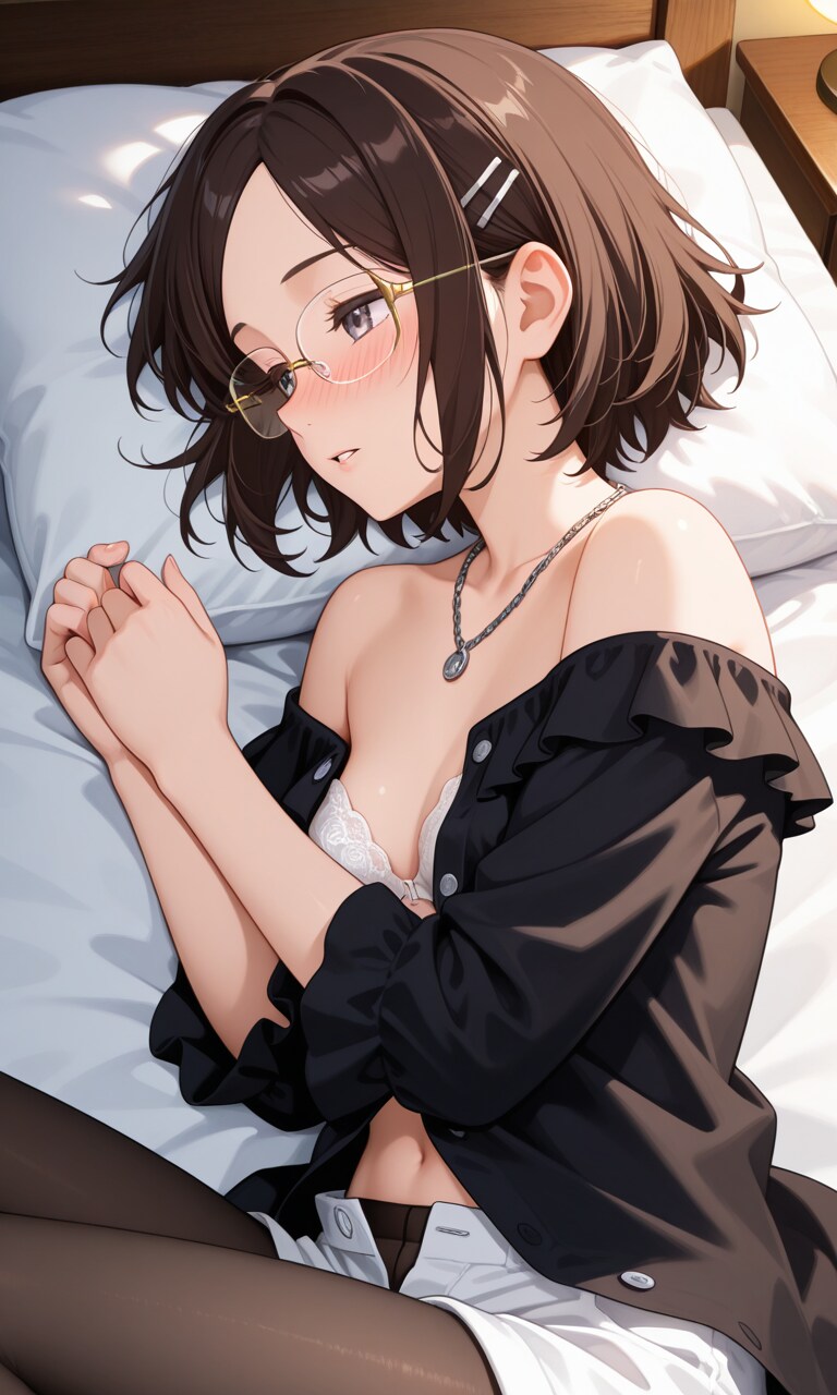 眼鏡っ娘のデコルテライン