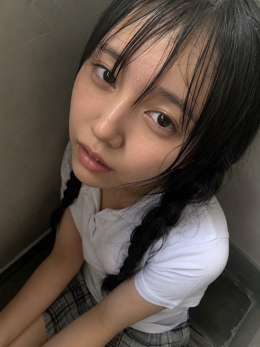 疲れ果てた美少女