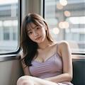 電車に乗る女性 3 7枚目