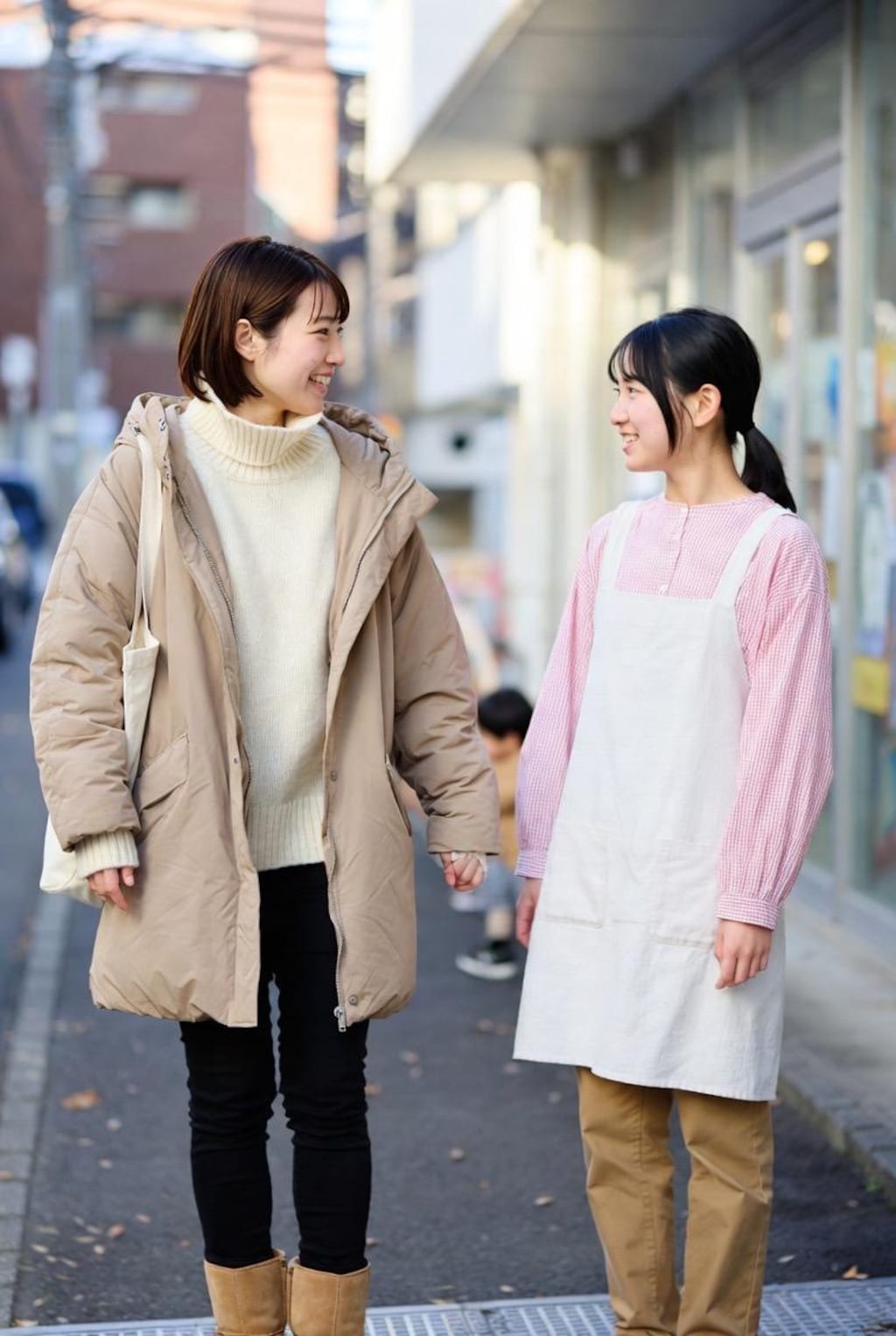 優しい保母さんの送迎（働く姿）