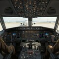 旅客機の操縦席 3枚目
