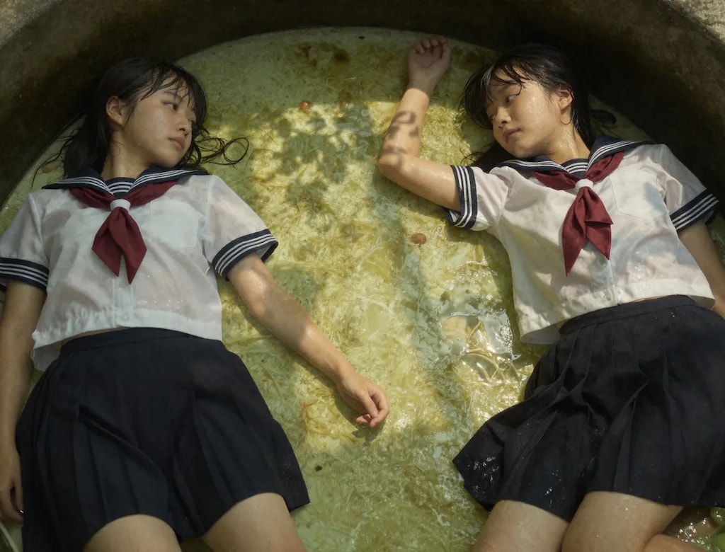 親友同士の真夏のお昼寝