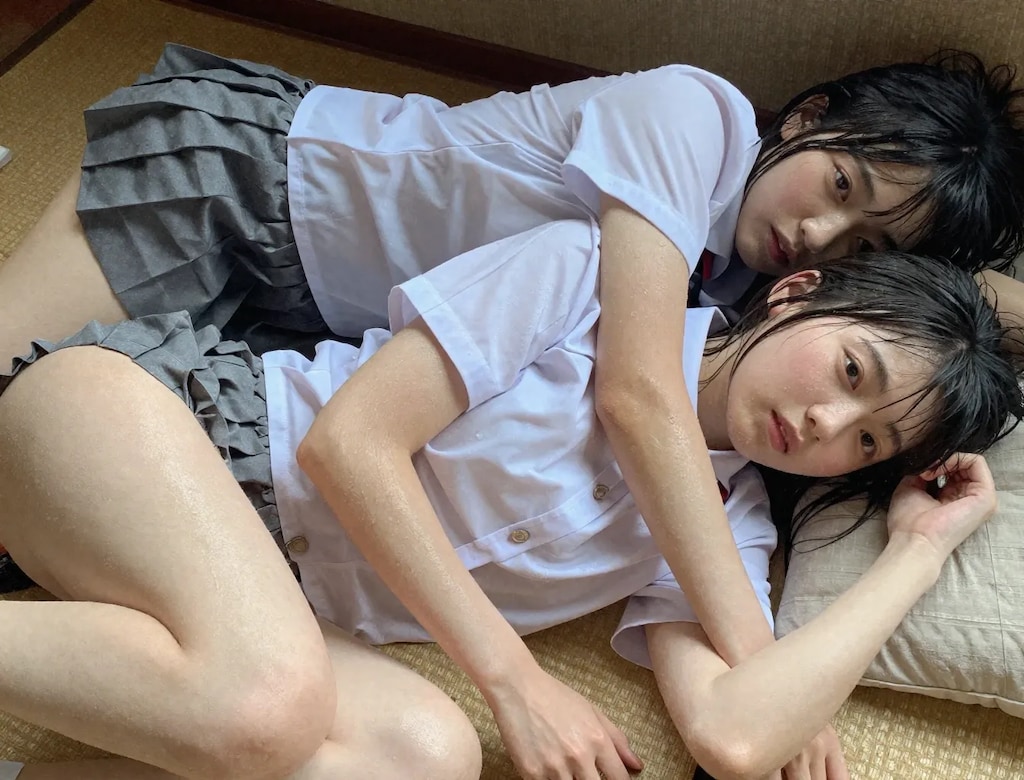 親友同士の真夏のお昼寝