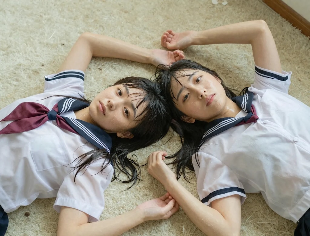 親友同士の真夏のお昼寝