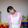 優しい保母さん、バケツでおもらし 2枚目