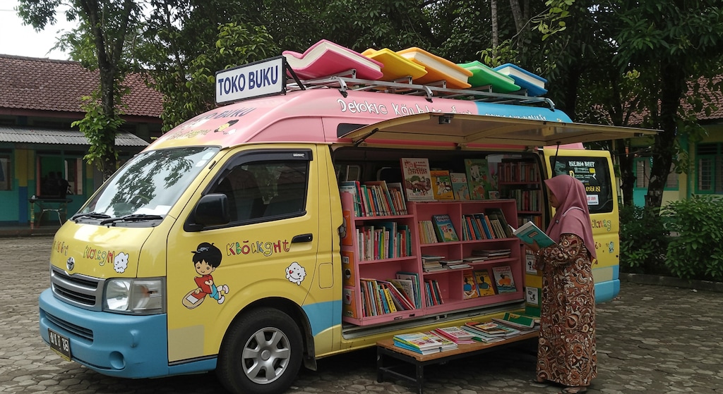 ハイエース図書館バス