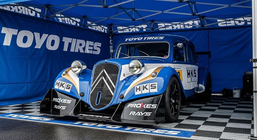 トーヨータイヤシトロエンセダン