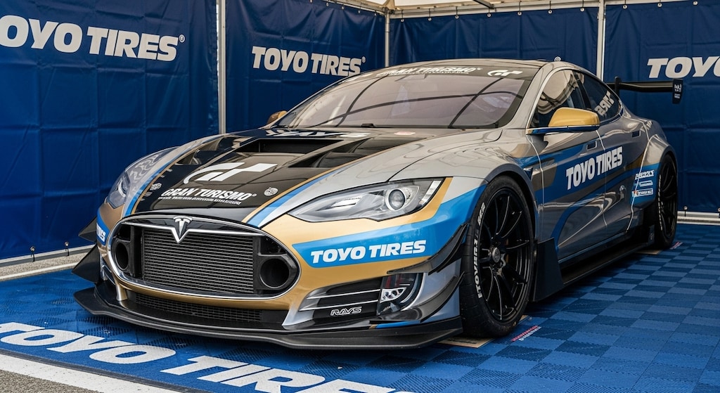 トーヨータイヤテスラセダン