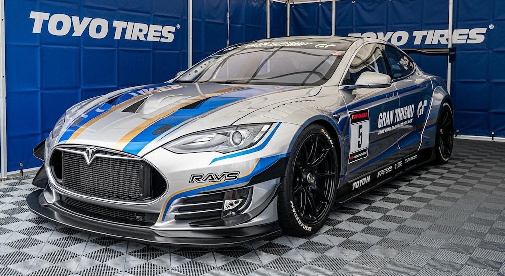 トーヨータイヤテスラセダン